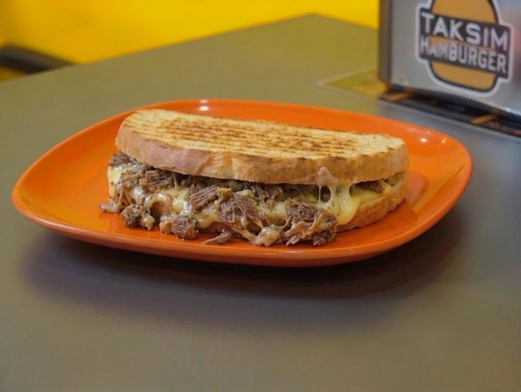 Kavurma Kaşarlı Tost